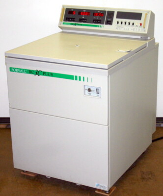 SORVALL REFRIGERATED LOW SPEED CENTRIFUGE, MODEL RC3C PLUS WITH H2000B ROTOR