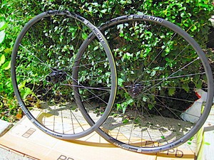 stan's notubes grail s1 700c wheel