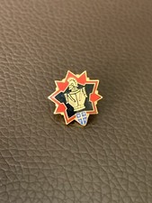 Pin’s Blason ville Chalons sur marne / armure gladiateur