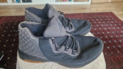 Scarpe da ginnastica Nike uomo Air Jordan UK 9 usate 844515 011