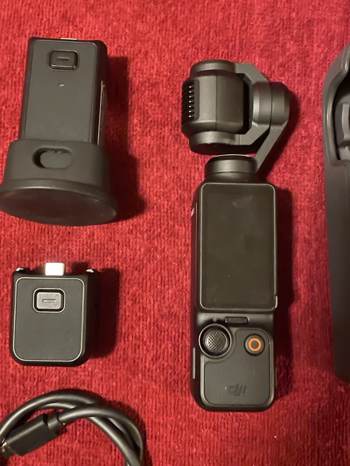 Cámara cardán de 3 ejes DJI Osmo Pocket 3 + estuche, baterías adicionales, más Foto 4 de 4