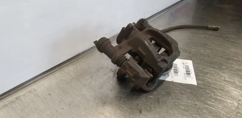 17 PINZA DE FRENO TRASERO DERECHO PASAJERO MERCEDES BENZ METRIS AMG EXPLORER 2,0 L Foto 3 de 4