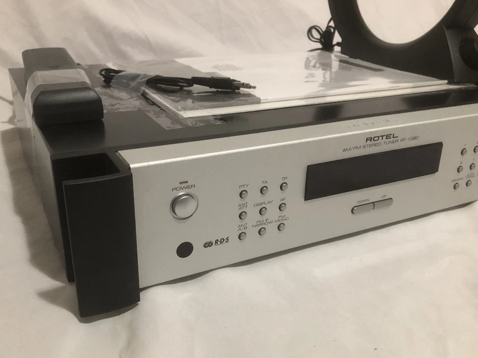 Sintonizador Rotel RT-1080 plateado con control remoto manual radio Shack antena interior sin caja Foto 3 de 4