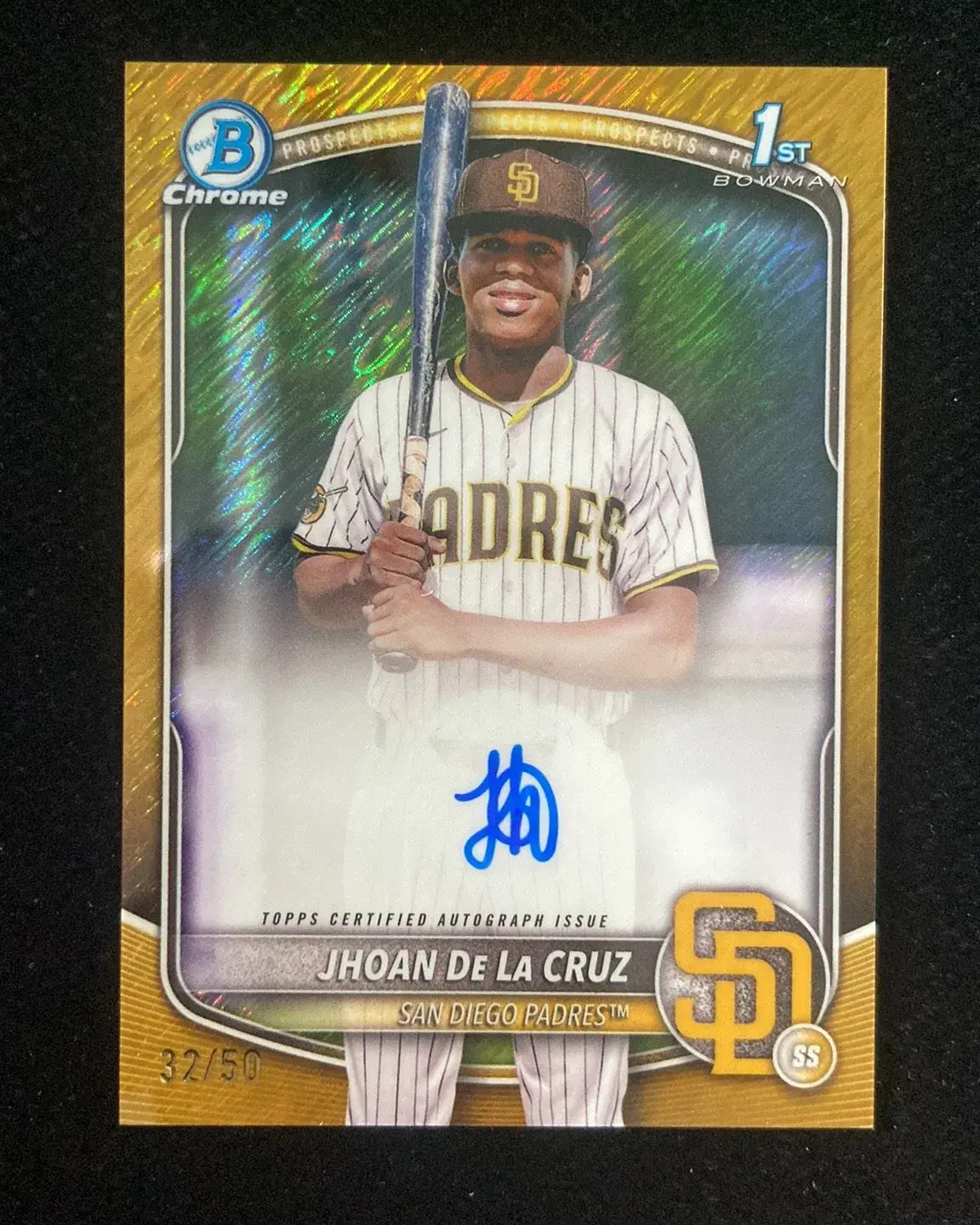 2025 Topps Bowman Chrome 1st Jhoan De La Cruz 32/50 Auto Gold Shimmer KM022