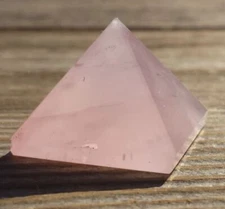 NATURAL ROSE QUARTZ SMALL GEMSTONE PYRAMID 20-22mm