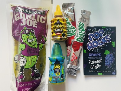 Van holtens Chamoy Pickle kit, Garlic Joe Saure Gurke, Fruit Roll ups, Pop rocks