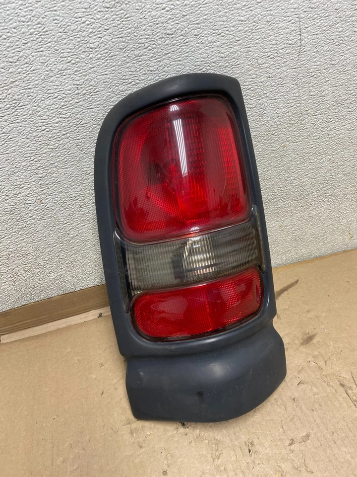 1994 - 2001 Dodge Ram 1500 2500 caminhão motorista esquerdo lanterna traseira U1118 DW - Imagem 3 de 4