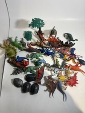 Lot Of Dinosaurs And Assorted Animals Toy Plastic/Rubber Collection With Bucket