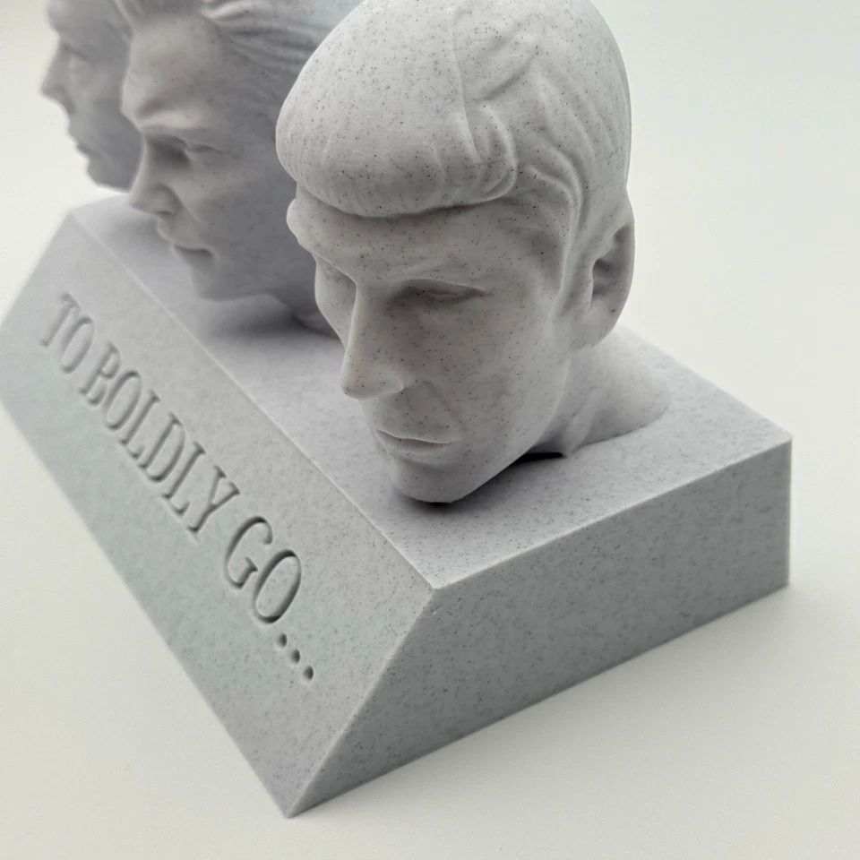 Statua da tavolo "To Boldy Go" Star Trek TOS Kirk, Spock, McCoy - Immagine 3 di 4