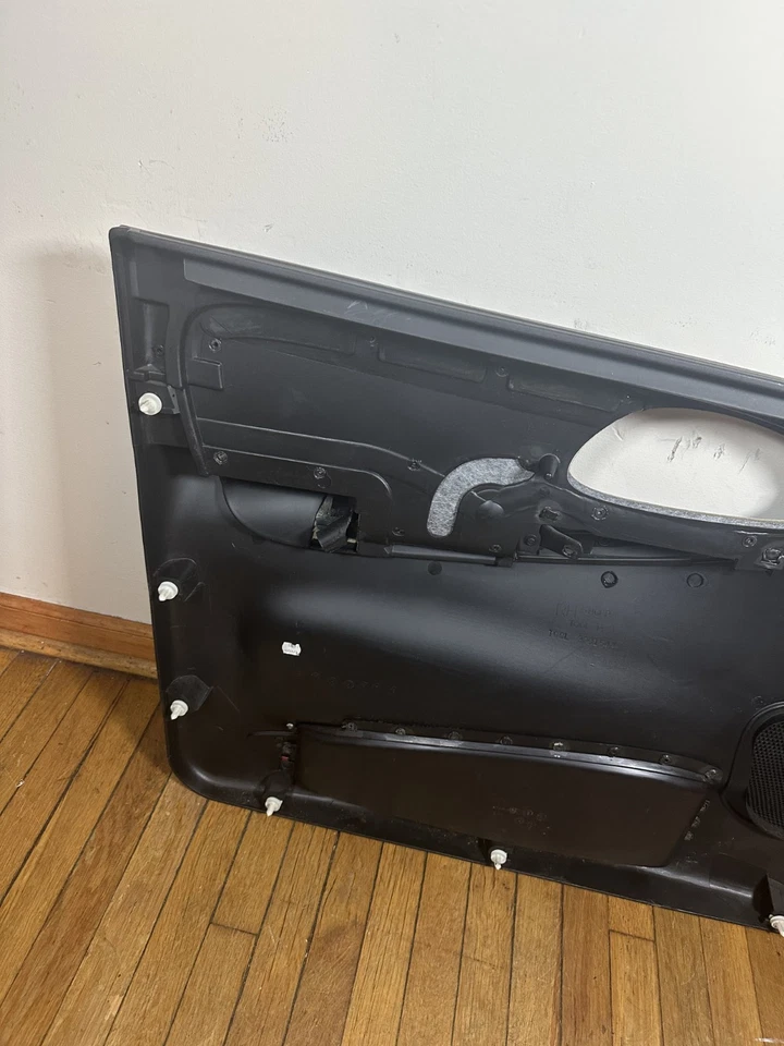 🔥2002-2009 CHEVY TRAILBLAZER Door Panel Front RIGHT Passenger Armrest BLACK D8 - Image 4 of 4