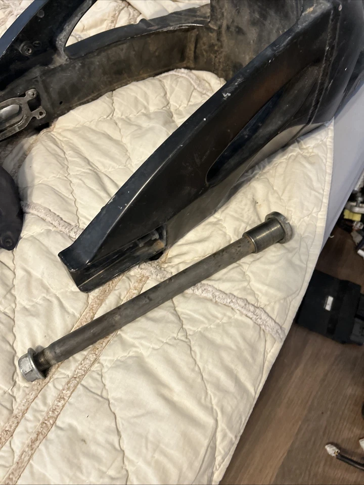 2006 2007 SUZUKI GSXR 600 750 OEM SWINGARM  - Image 3 of 3