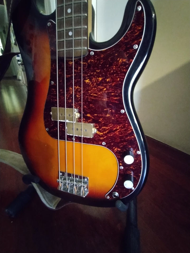 basso elettrico 4 corde Modello Precison di Liuteria - Immagine 4 di 4