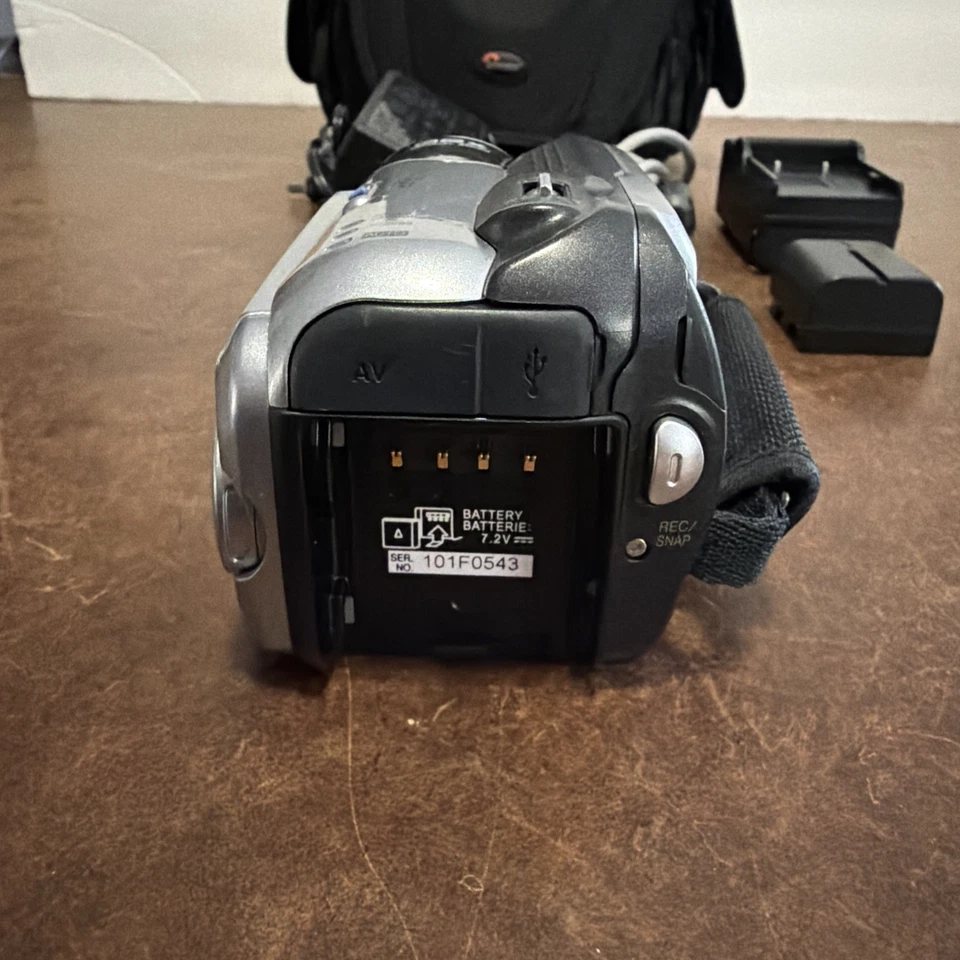 JVC Everio GZ-MG21U 20GB Hard Disk Drive Camcorder W/ Charger Battery Works Bag - Image 3 of 4