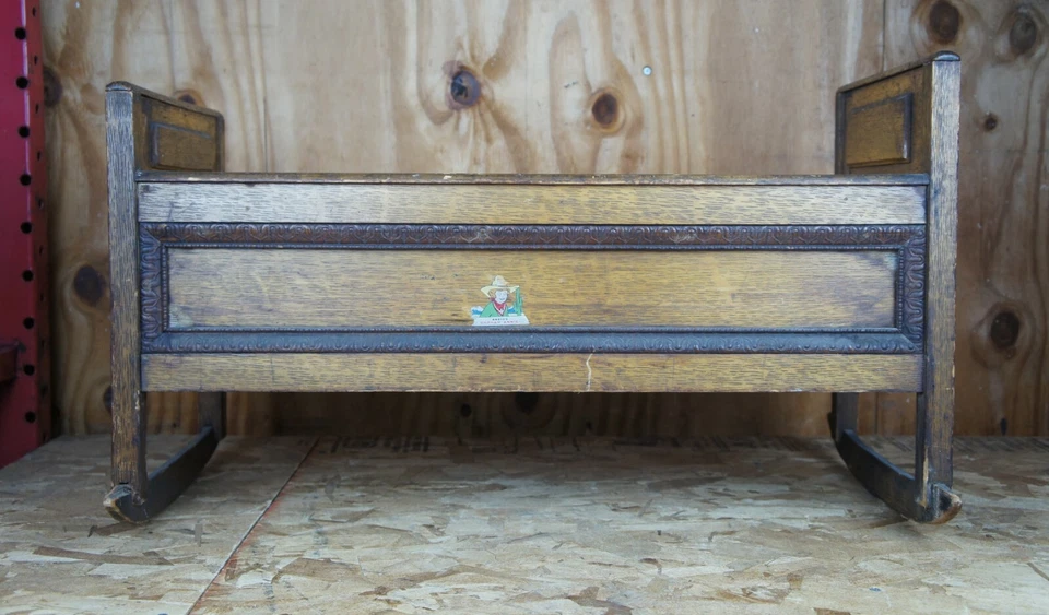 Antigua cuna mecedora victoriana de roble aserrado en cuartos cuna de bebé planeador muñeca moisés  Foto 4 de 4