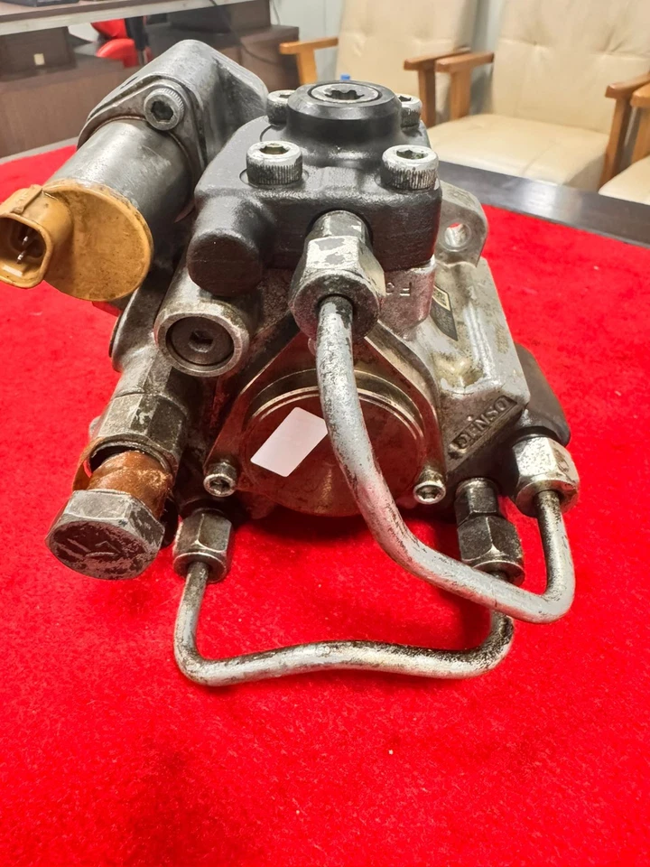 Used Diesel Pump 22100-E0025 for Hino J08E / Kobelco Excavator - Image 3 of 4