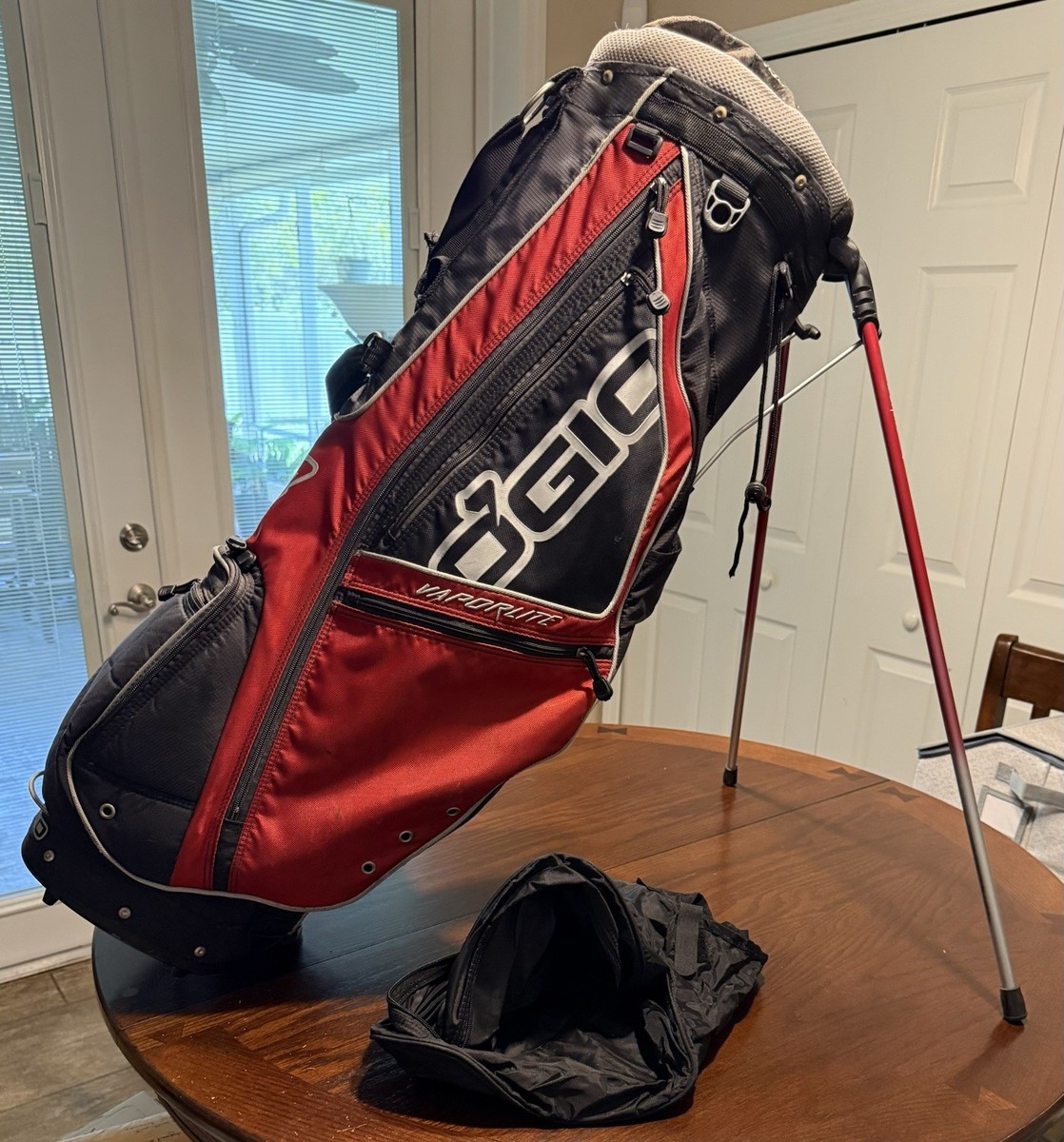 OGIO スタンドゴルフバッグ 赤 OGIO Vaporlite Woodside Stand Golf Bag 8-Way Dividers,Red/Black