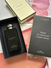 Hinoki & Cedarwood Jo Malone London 香水- 一款2024年新的中性香水