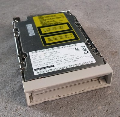 Fujitsu MO-Laufwerk 640MB SCSI Intern M2513A6U#N CA01338-B630 3,5''