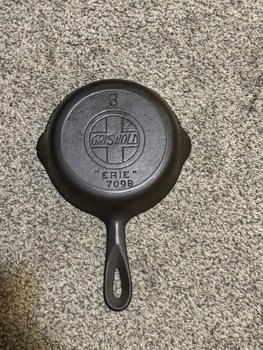 Griswold #3 Large Slant Logo With Heat Ring Cast-Iron Skillet