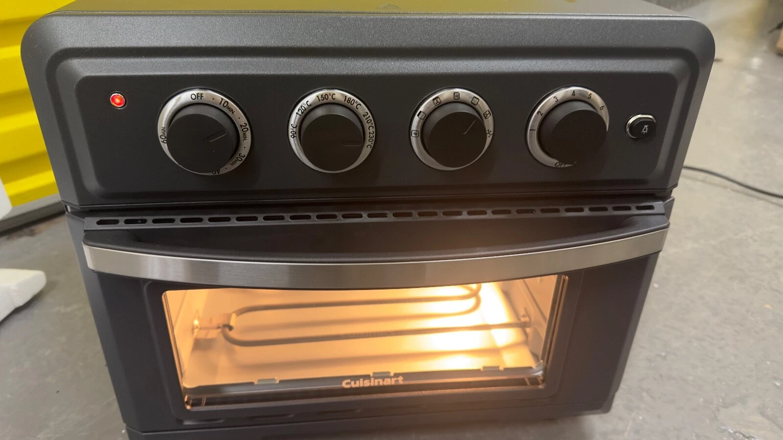 Air Fryer Mini Oven, 7 Functions, Air Fry, Roast, Bake, Grill, TOA60U Cuisinart
Opens in a new windo