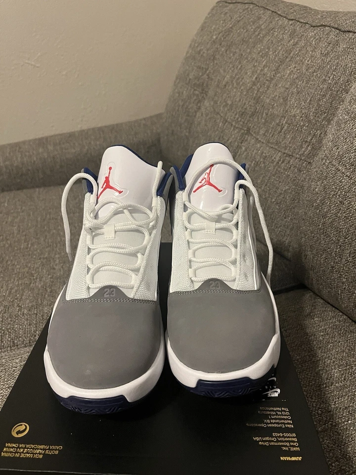 Nike Air Jordan Max Aura 2, Gris Humo Blanco Azul Real Profundo, Talla 12, Nuevas Foto 4 de 4