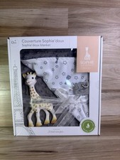 Sophie la girafe Gift Set Includes Sophie la girafe and Sophie Doux Blanket