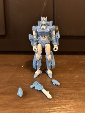 Complete  Transformers Wfc Siege Deluxe Class Chromia