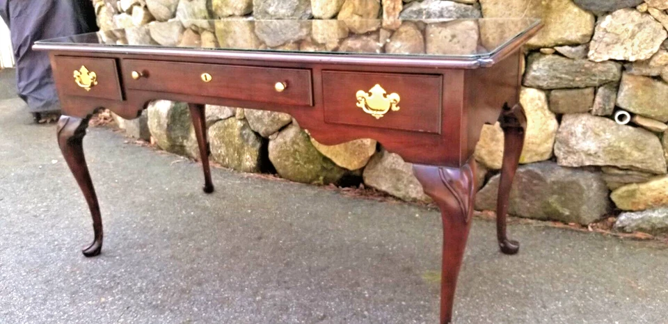 Vintage STATTON Chippendale st. Cherry 3 Drawer Sideboard Table with top glass - Image 4 of 4