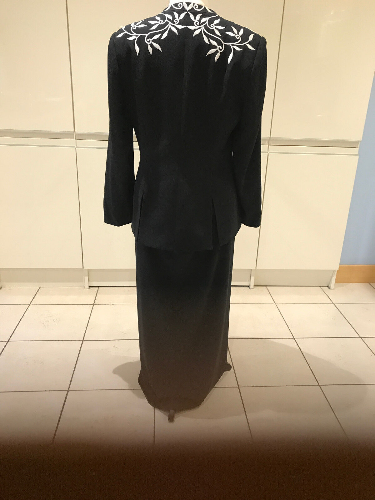 Picture 2 of 8