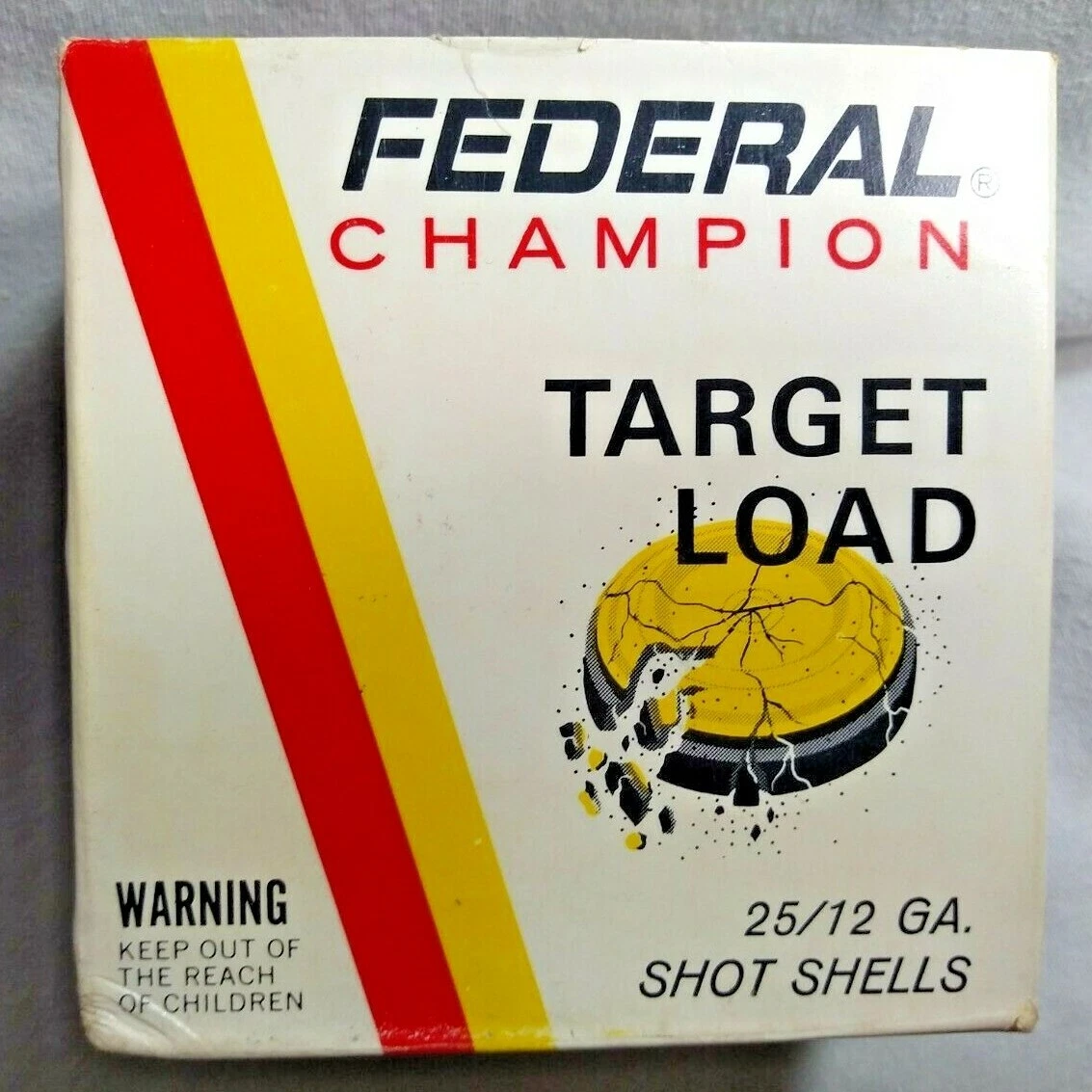 Lot - 100 ROUNDS FEDERAL 12 GAUGE 2 3/4 8 SHOT AMMO