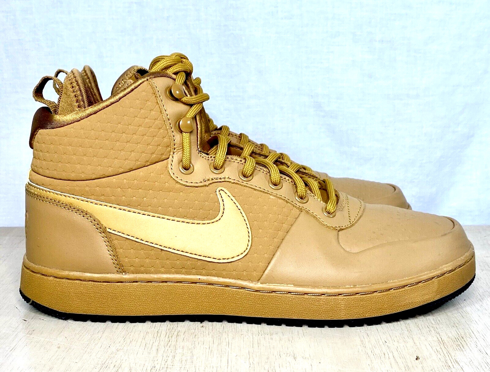 Size 9 Ebernon Mid Top Winter Wheat