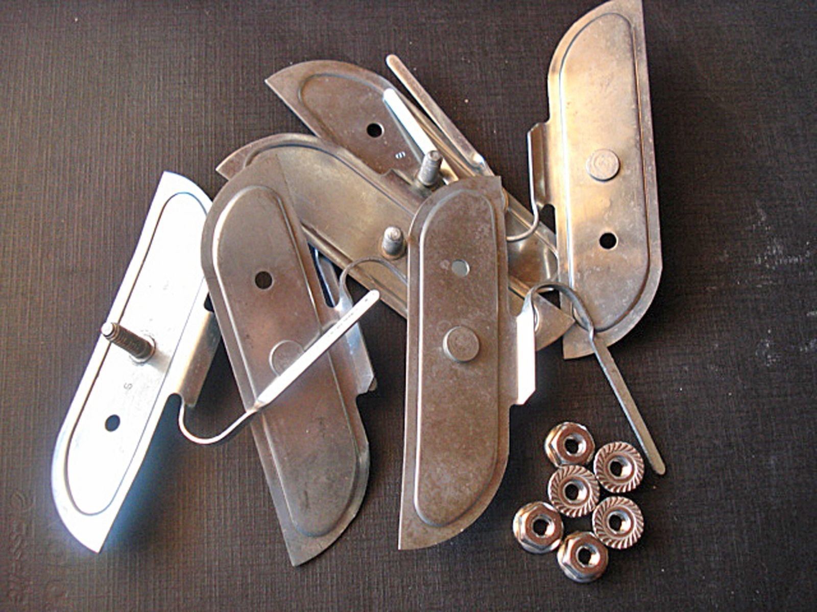 2 Pcs NORS Front Fender Moulding Clips 3-5/8" Tall Fits 1978-1987 - Foto 3