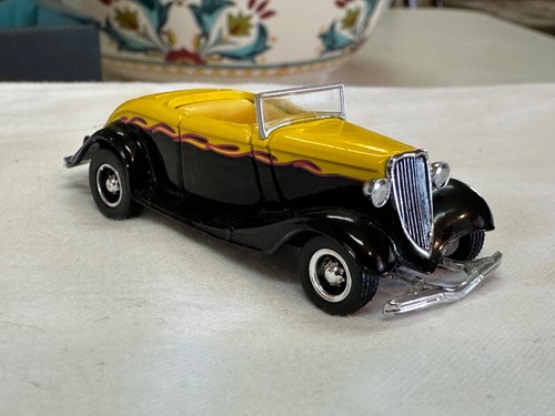 HOT WHEELS 1:64, 100% HOT WHEELS, 34' FORD CABRIO, SCHWARZ/GELB MIT GRAFIK - Bild 2 von 11