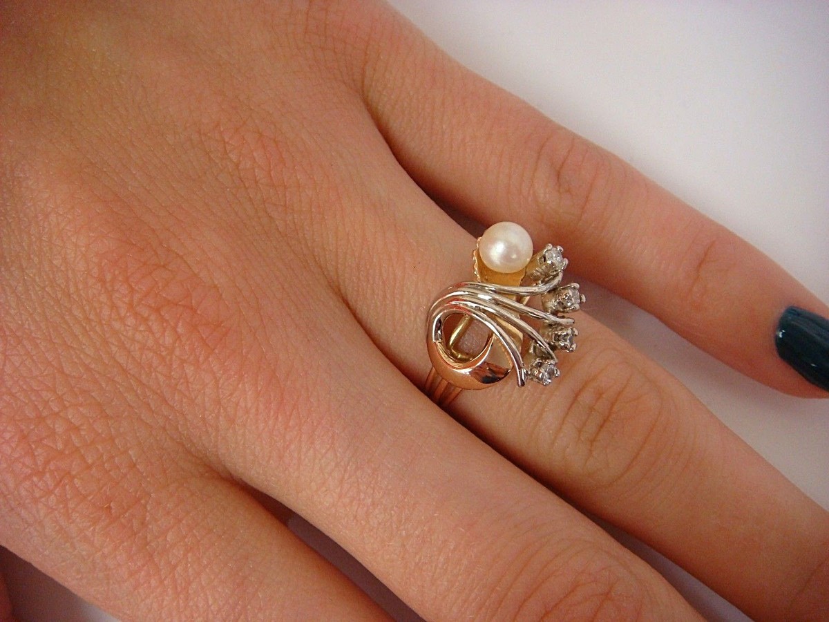 VINTAGE 18K GOLD PEARL AND DIAMONDS FAN DESIGN LADIES RING GRAMS