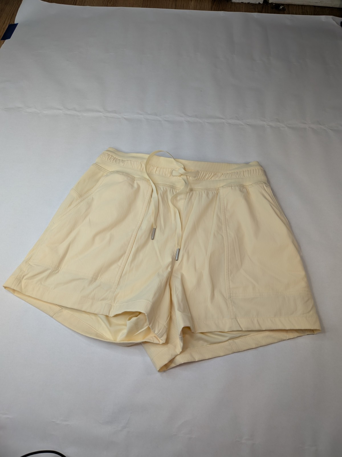Lululemon Dance Studio HR Lined Short 3.5 Butter Cream Size 6