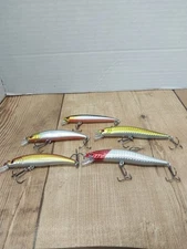 Lot Of 5 Shallow Run Minnow Crankbaits. 4in. Various Colors Unbranded
