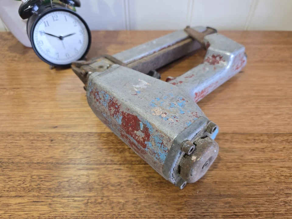 Pistola grapadora de aire neumática Senco - Gosford Foto 4 de 4