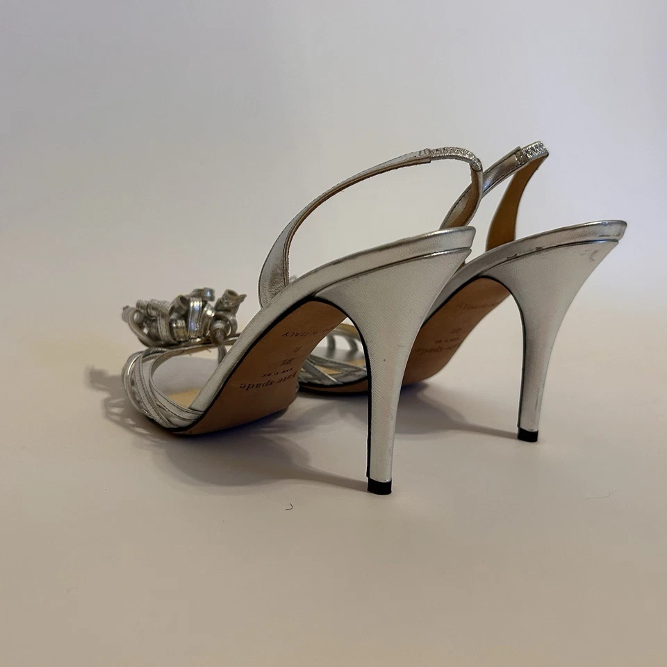 Kate Spade 银色高跟鞋凉鞋吊带蝴蝶结露趾 8.5 B 码意大利制造 — 第 4/4 张图片