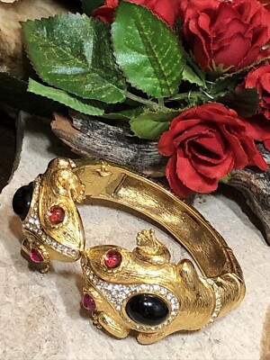 35. CINER Gold tone Double Frog Black Red Cabochon Clamper Bracelet 6 1/4''