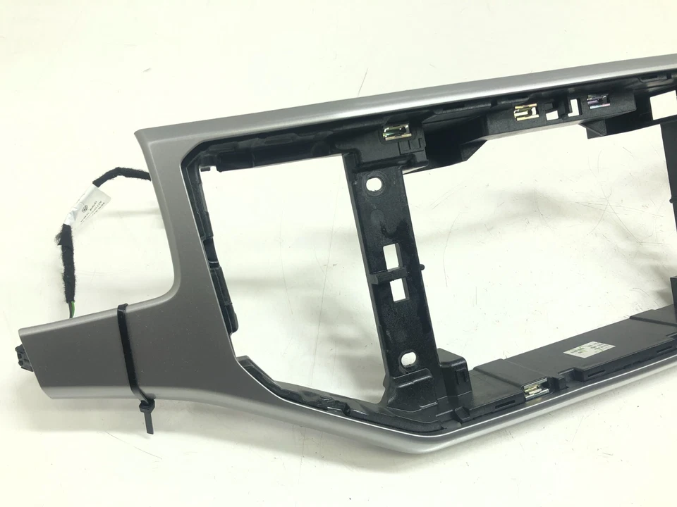 Moldura de moldura de painel dianteiro para passageiro direito Volkswagen Atlas 2018-2019 com ventilação OEM - Imagem 3 de 4