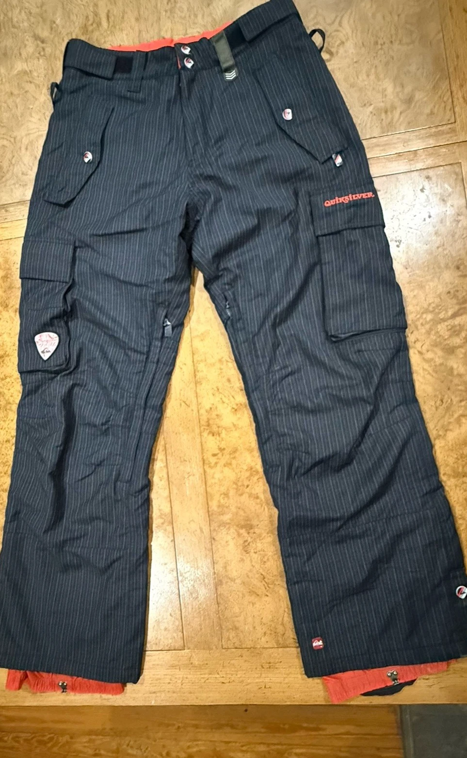 VTG Y2K QUIKSILVER BLACK GREY STRIPED UTILITY SNOW PANTS SZ MED 5,000 MM (42)
Opens in a new window 