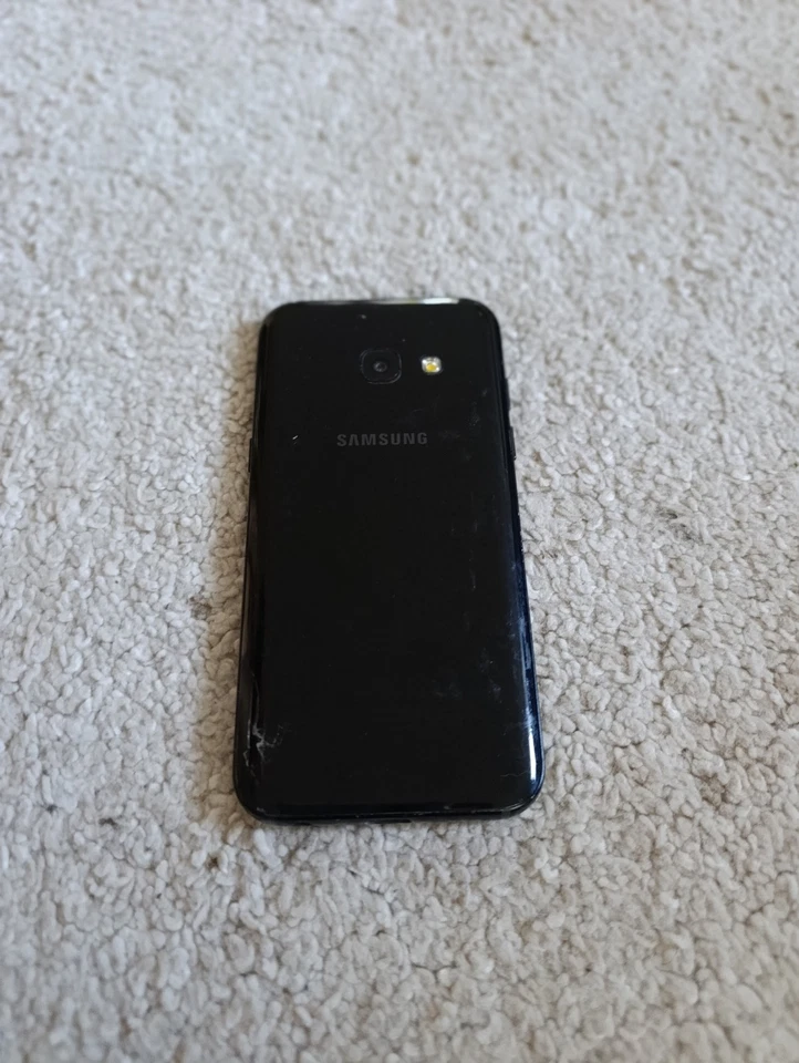 Samsung Galaxy A3 Schwarz, Foto 2 von 5