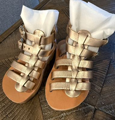 ***GES**NWOB***GIRLS LEATHER GOLD GLADIATOR SANDALS SIZE 1 MADE IN GREECE