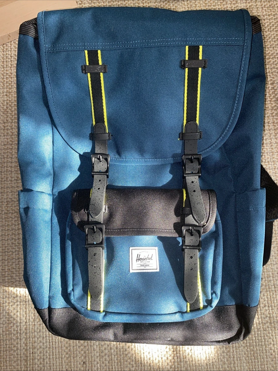 common projects cross-grain leather backpack STANDARD TAN grain pull solids Clear Nike Bag - Colour:Innovera™Black