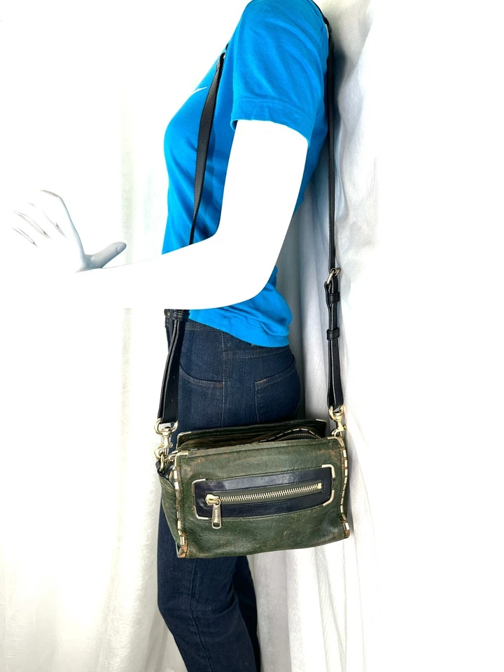 Cartera Bandolera Pequeña de Cuero Verde Gryson Tachuelas de Latón Forro de Gamuza Rara Foto 2 de 4