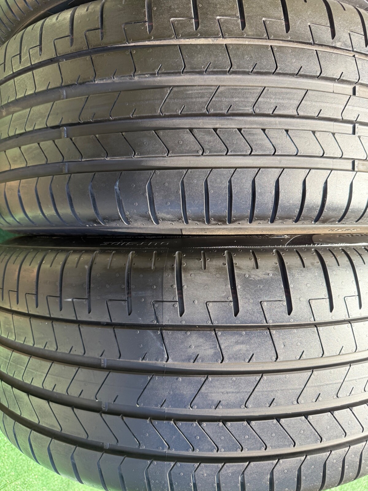 Rolls-Royce Spectre OEM 7-Spoke Wheel & Tire Package – Genuine Factory Set