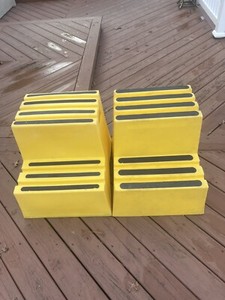 ONE YELLOW PLASTIC STEP STANDS 500 MAX. 500 Lb. CAPACITY NON-SLIP 24”X20”X17.25