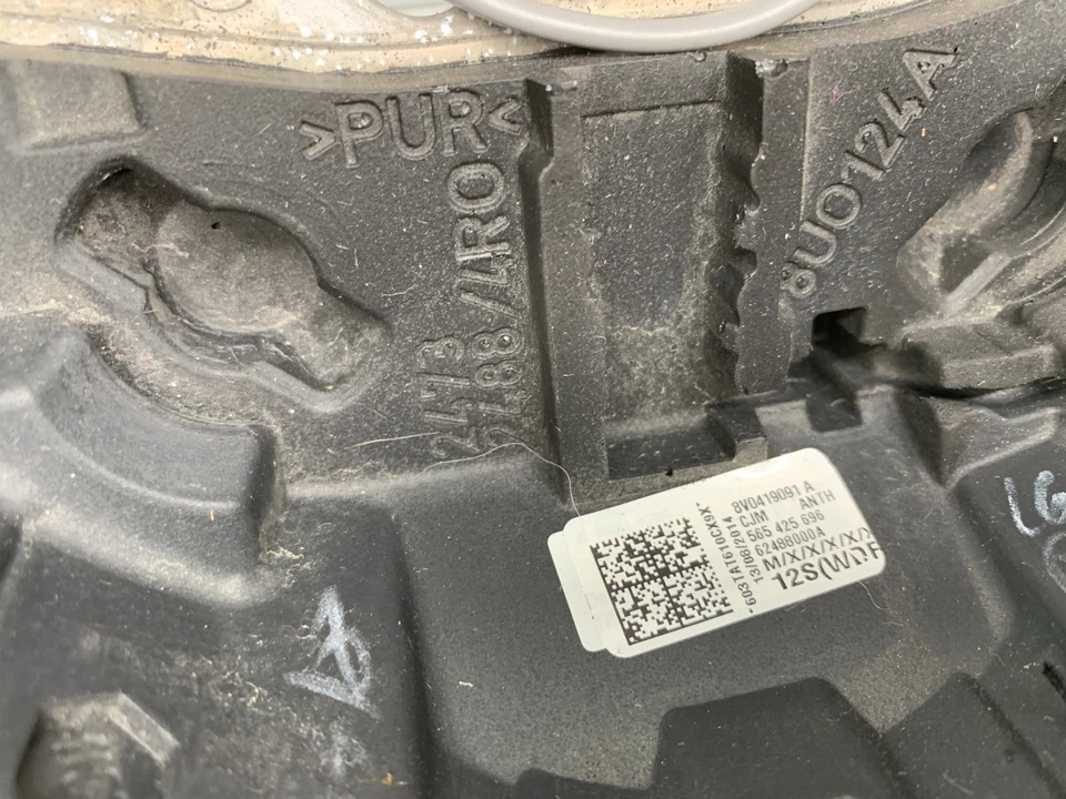 Audi A3 2015 conjunto de volante sin airbag OEM B01B44001 Foto 4 de 4