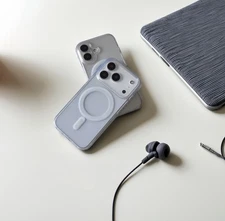 iPhone 17, 17 Air, 17 Pro, 17 Pro Max - Transparent Magnetic Phone Case