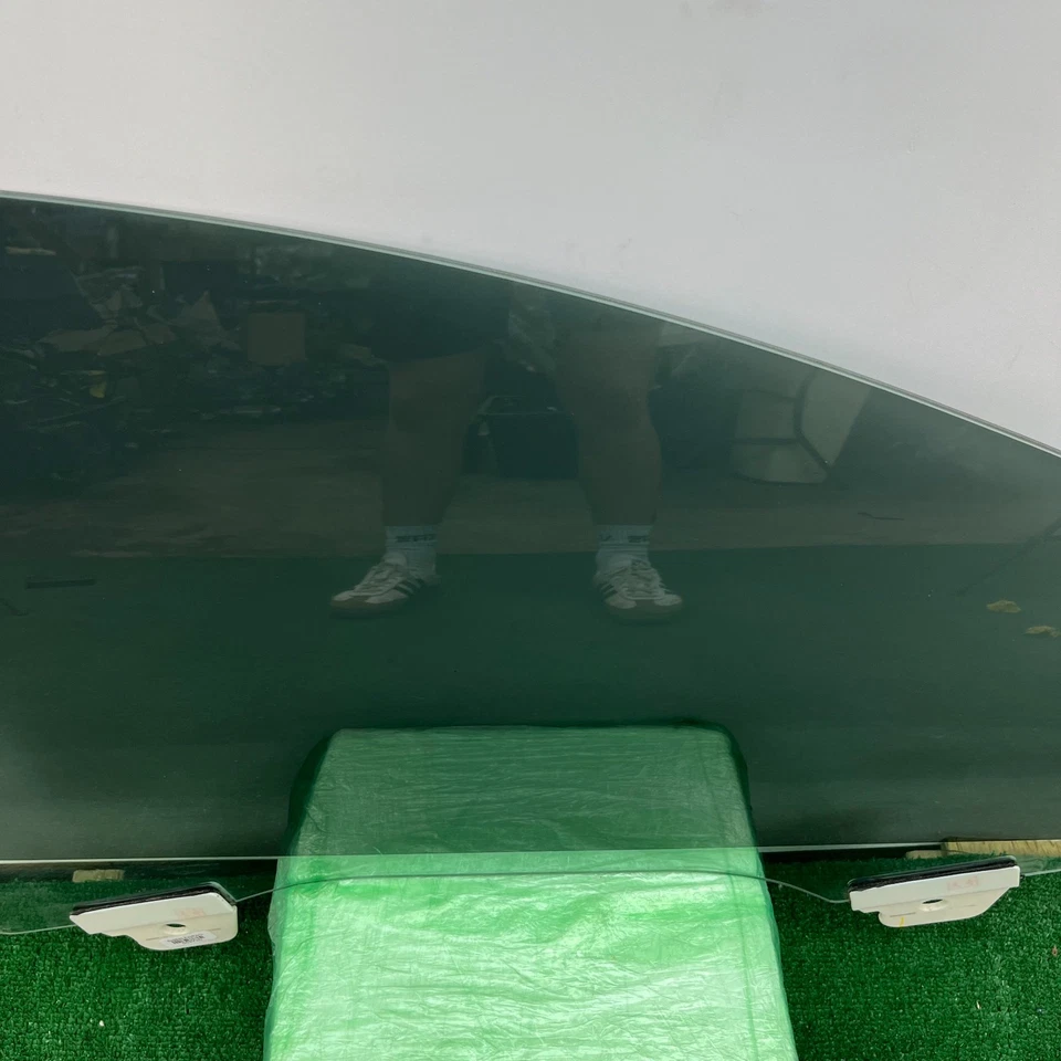 Cadillac XTS 2013-2019 puerta del lado del pasajero delantero derecho ventana vidrio 23186510 OEM Foto 3 de 4